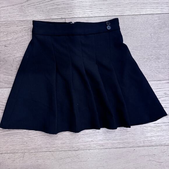 Danielle Bernstein for We Wore What Black Pleated Mini Skirt in 00 - Picture 9 of 11